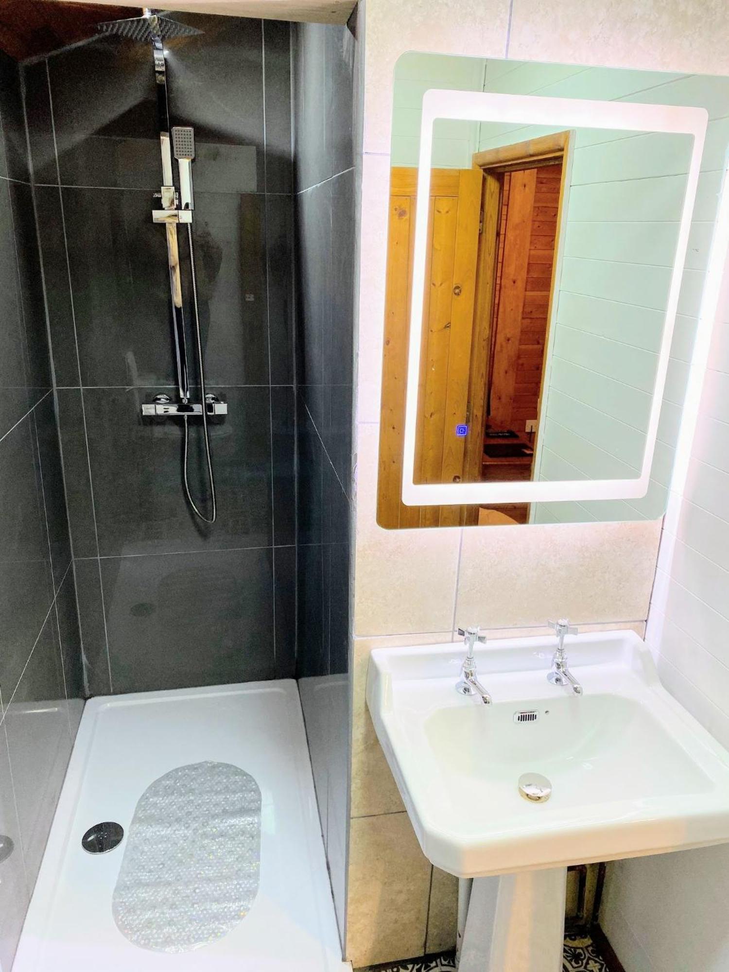 Otter 4 Hot Tub - Huntersmoon-Warminster-Bath-Salisbury Exterior foto