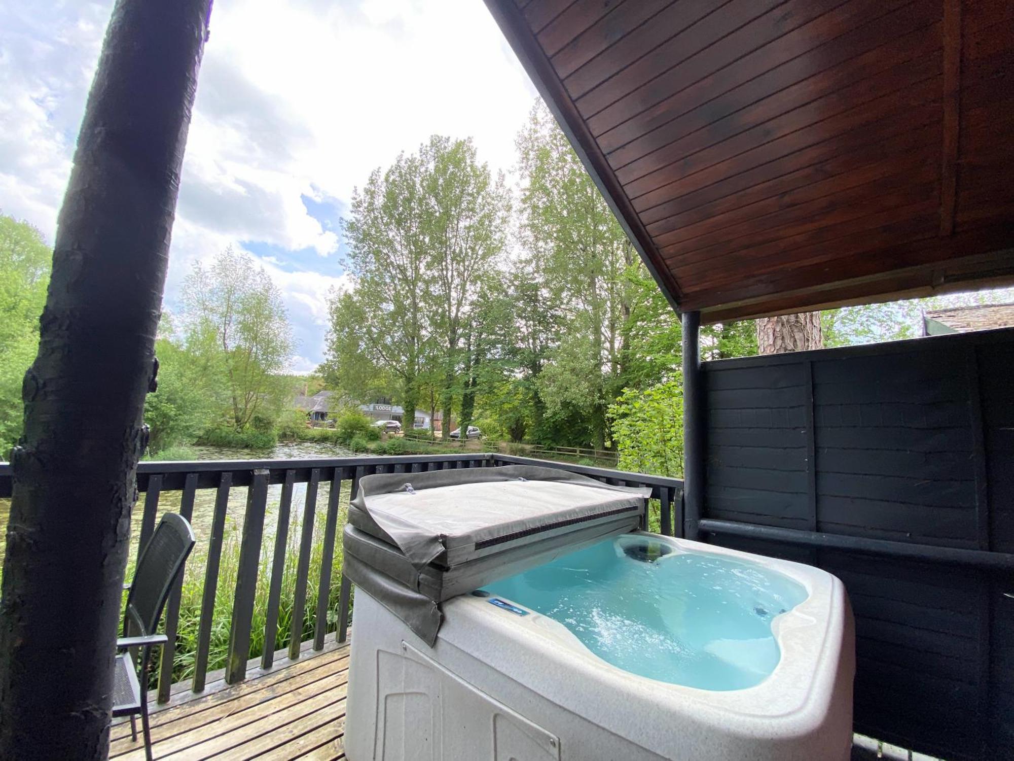 Otter 4 Hot Tub - Huntersmoon-Warminster-Bath-Salisbury Exterior foto